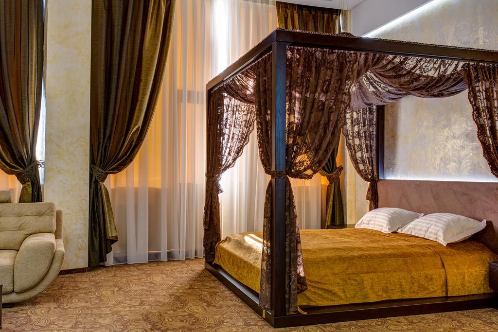 Khan-Chinar Hotel 드네프로페트로프스크 외부 사진
