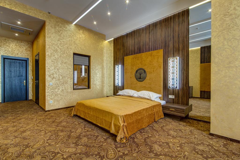 Khan-Chinar Hotel 드네프로페트로프스크 외부 사진