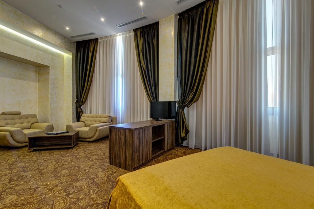Khan-Chinar Hotel 드네프로페트로프스크 외부 사진